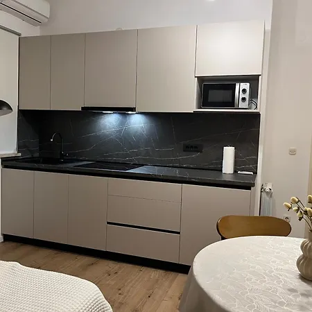Alice Apartman *