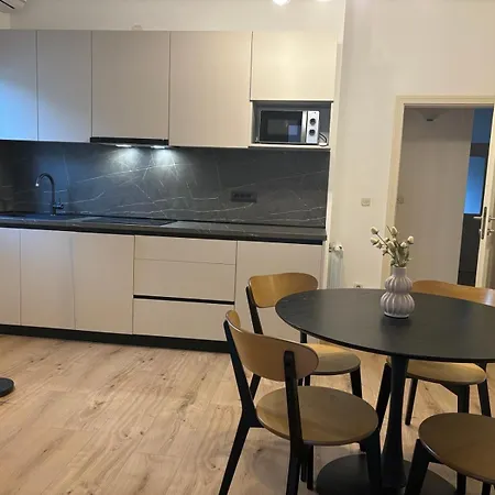 Alice Apartman *