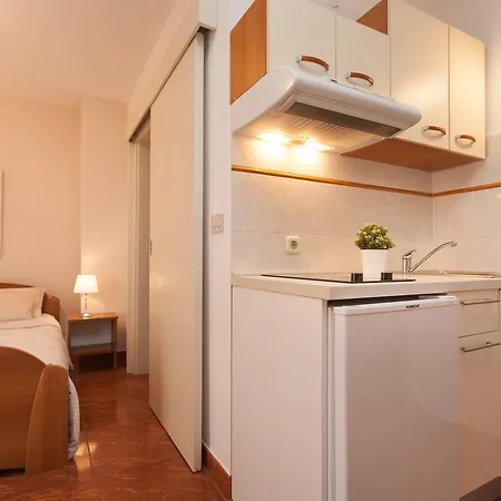 Alice Apartman *